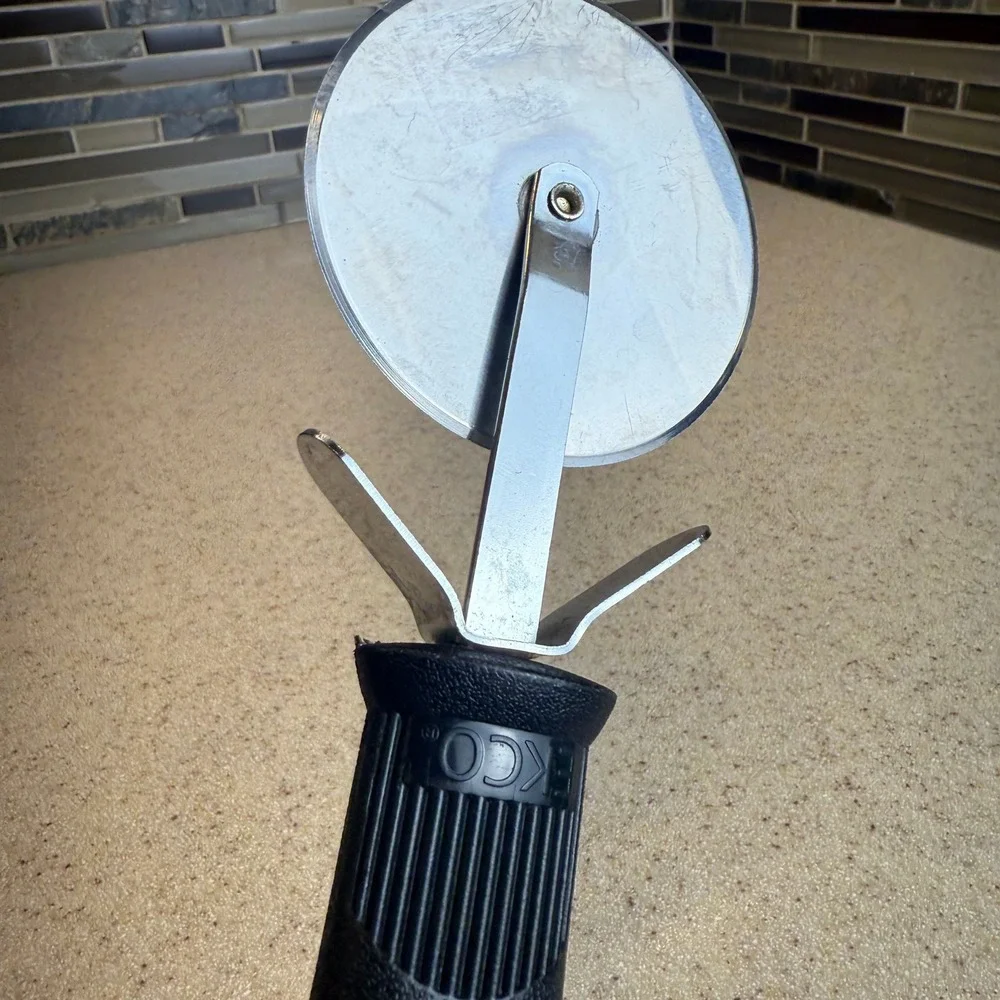 EKCO Pizza Cutter Stainless Steel Wheel Black‎ Textured Handle with Finger Guard